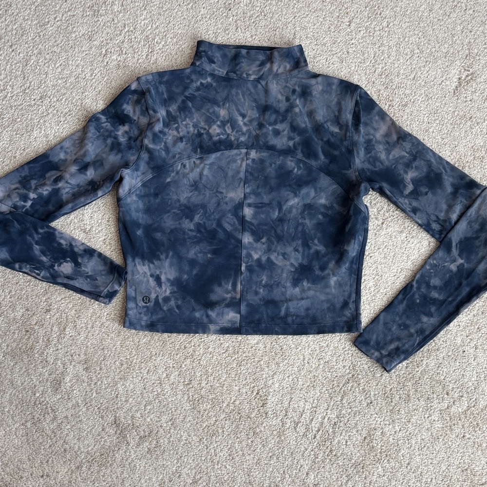 Lululemon top. EUC. Size 8